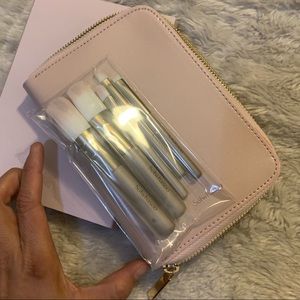 Travel Brush set, 5 pieces.